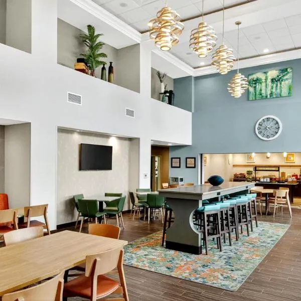 Hampton Inn & Suites Chippewa Falls, מלון בצ'יפווה פולס