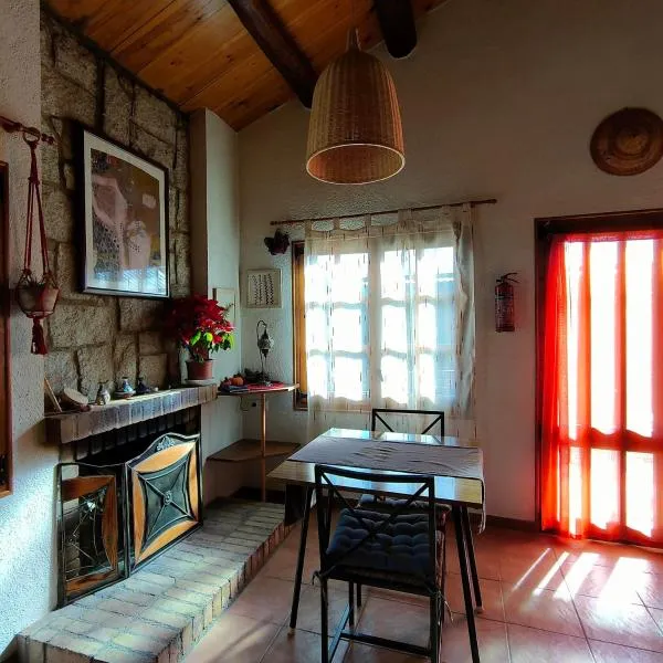 El Roserar Cabaña de Madera y Caravana Vintage Parque Natural del Montseny, хотел в Монтсени