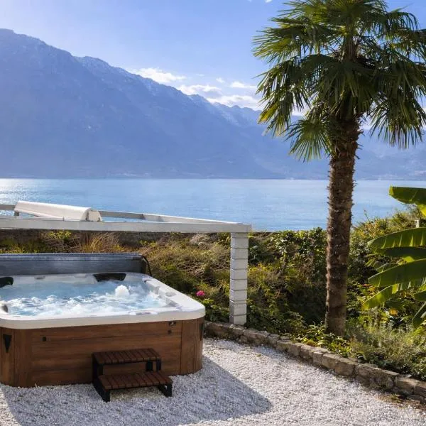 Lakeview Swiss Chalet with Hot Tub near Interlaken, viešbutis mieste Niederried