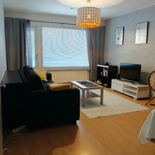 Peaceful and spacious apartment with free parking, хотел в Кеми