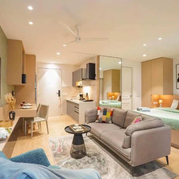 Aerovista Suites - Neon Homeotel- 1 kms from Airport, hotel i Rājpuri