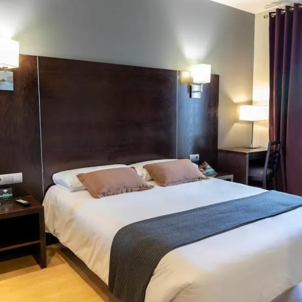 Hotel Cardeña by gaiarooms, מלון בבורגוס