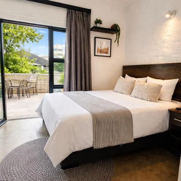 City Living Apartment 119 - Private Balcony, Washing Machine & Fast WiFi, hotel in Johannesburg
