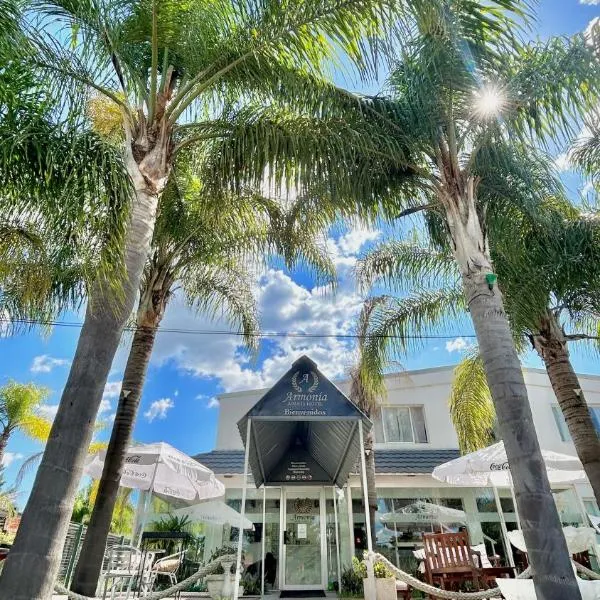 Armonia Aparts, hotel u gradu Termas del Dajman