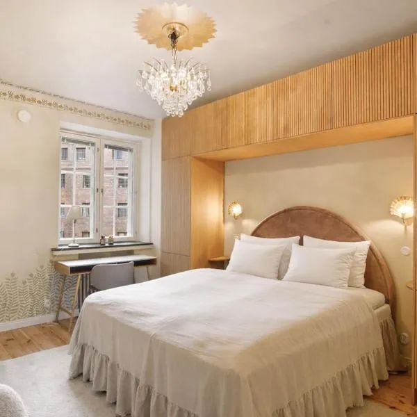 Enchanting 1BR w/ King Bed in Unbeatable Location, hotelli Helsingissä