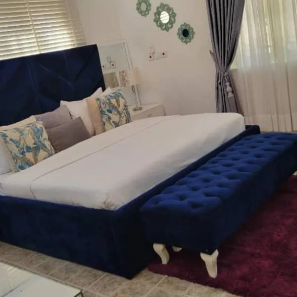 Queens Apartment Self Service Jimeta Barracks Road: Jimeta şehrinde bir otel