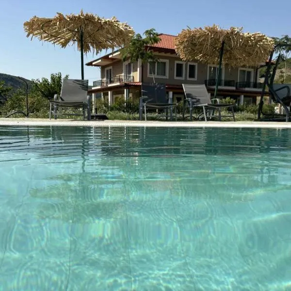 Përmet में, होटल Guesthouse Lumo & pool