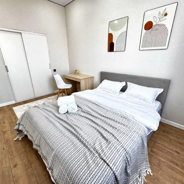 Уютная евро-двушка рядом с Областным Музеем, hotel din Aktau