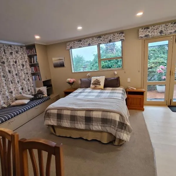 Orchards Retreat, hotel di Paraparaumu Beach