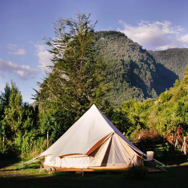 Amanecer Glamping, hotel en llifen