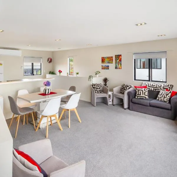 Family-Friendly CHCH Home, Peaceful & Spacious, hotel in Christchurch
