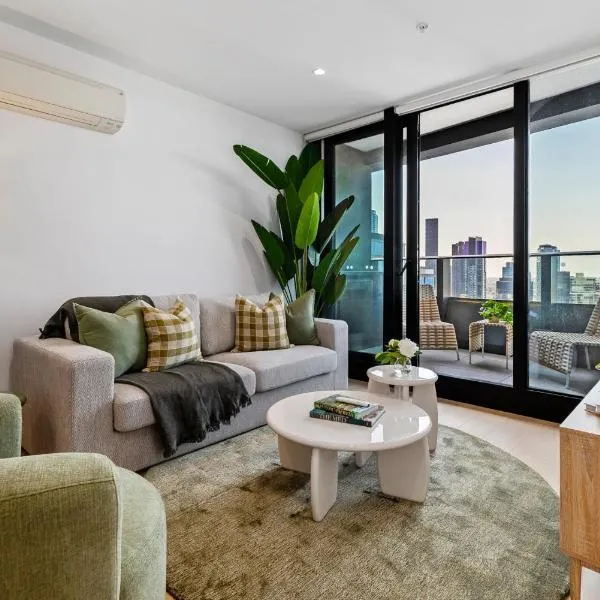 Modern Docklands Apartment River Views Near CBD โรงแรมในเมลเบิร์น