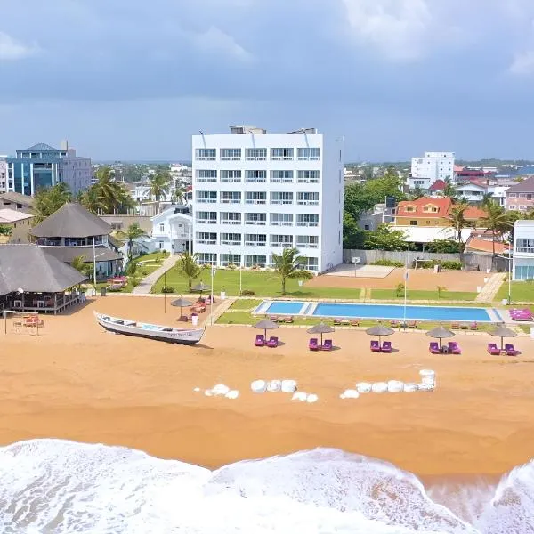 Hotel Petit Brussel، فندق في لوميه