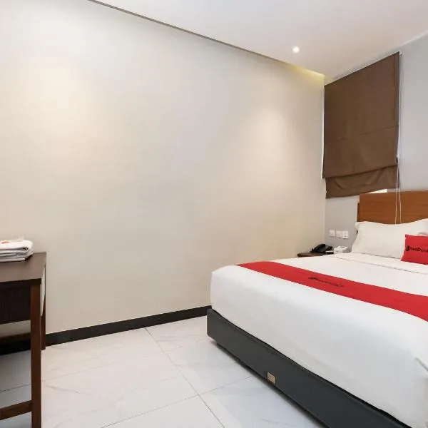 RedDoorz Plus @ UNO Jalan Merak Samarinda, hotel v destinaci Samarinda