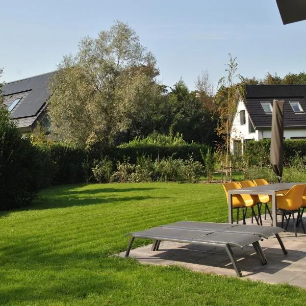 Great holiday home energy neutral on Texel with sauna and sun shower, hotel en Westermient