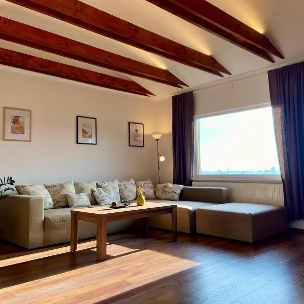 Priestranný apartmán s veľkorysým výhľadom, хотел в Rača