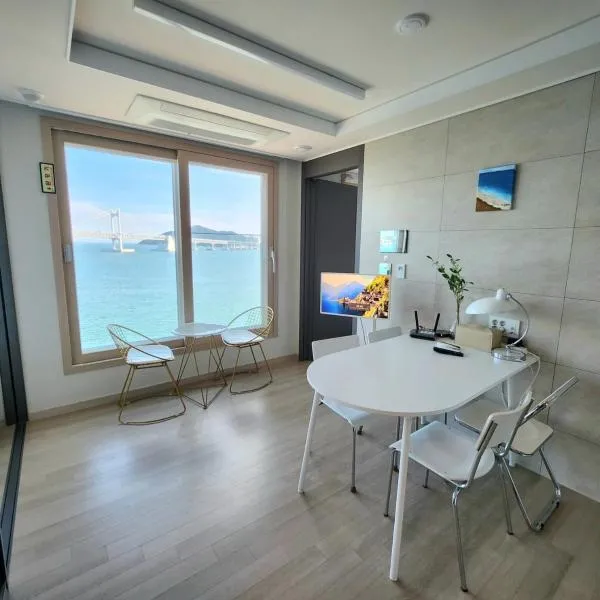 #Busan #Gwangalli #CozyStay #GwanganBridge #Sunrise #OceanView,位于釜山的酒店