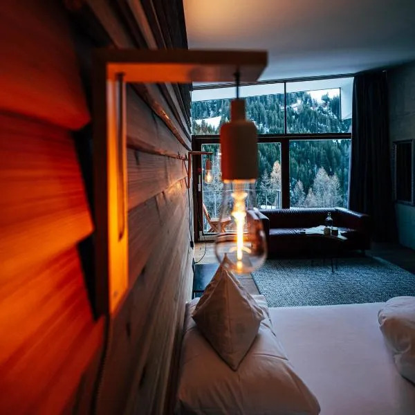 "Quality Hosts Arlberg" Hotel Lux Alpinae, hótel í Sankt Anton am Arlberg