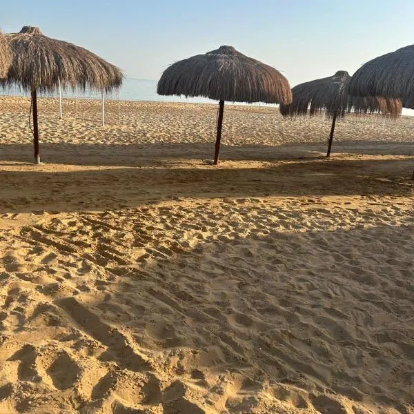 Laila Palm beach chalet, hotel i Ain Sokhna