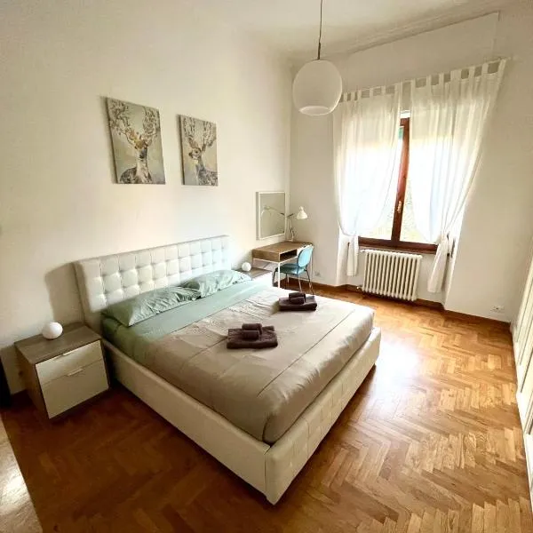 Florence Lungarno Apartment, hotell i Firenze