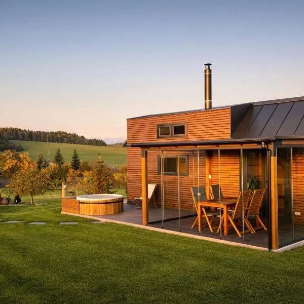 Domek pod Zvičinou، فندق في دفور كرالوفي ناد لابيم