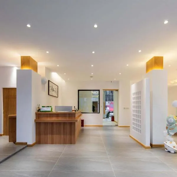 Shangri-La Jingyue Homestay: Shangri-La şehrinde bir otel