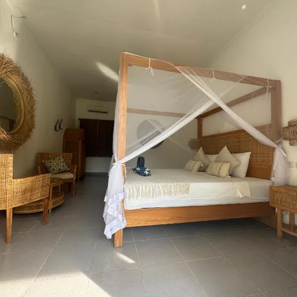 Blue EmOcean Dive Eco lodge, отель в городе Moyo Island