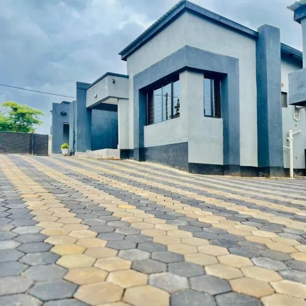 Wami's services apartment, готель у місті Солвезі