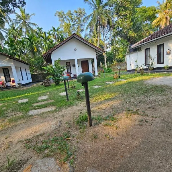 Charitha Rest, готель у місті Ампара