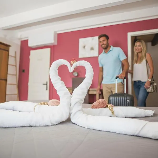 Auberge Les Voûtes - Chambres d'hôtes à Lanas, Sud Ardèche - Demi-Pension, hotel sa Lanas