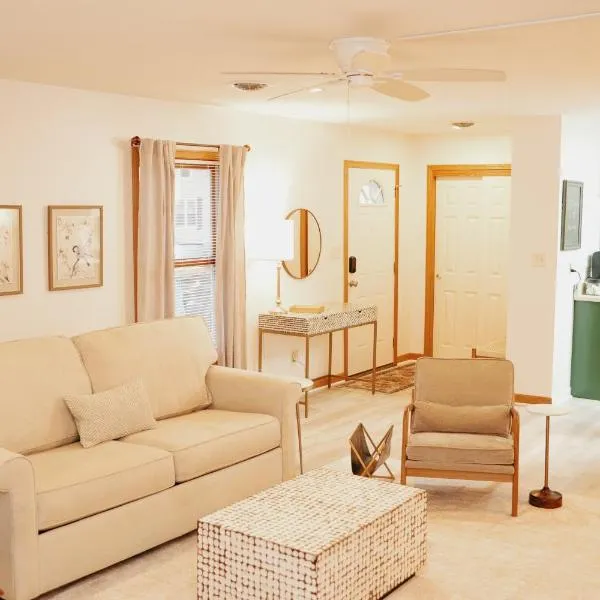 Cozy bungalow in the heart of historic Marysville, hotel di Marysville