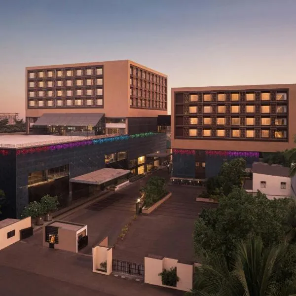 Orange Megastructure, hotel a Surat