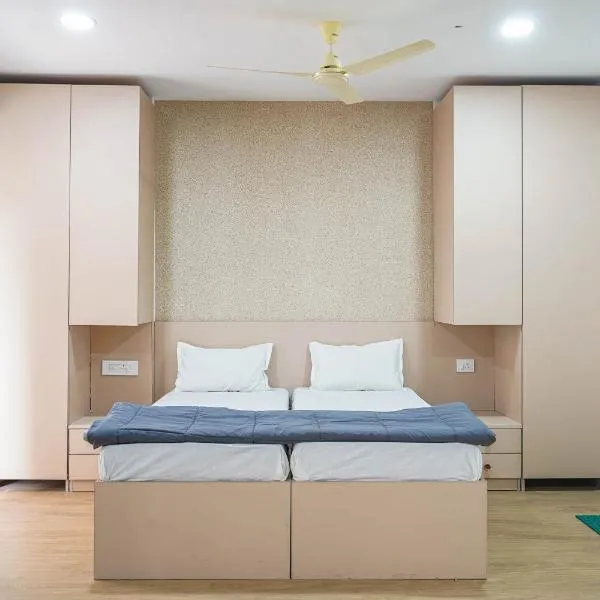 Cozmo Studio, Next to Pune Airport, hotell sihtkohas Pune