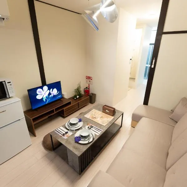 JPtrad 葵 なんばや心斎橋にも直結の8名様まで宿泊可能の広々メゾネット, hotel in Osaka