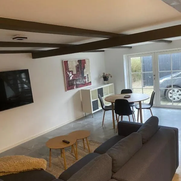 House overlooking the countryside and close to the city, hotell i Middelfart