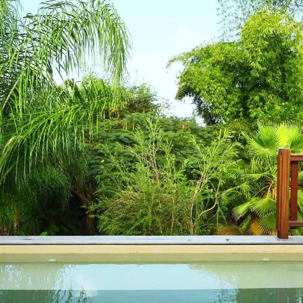 Habitation Saint Charles - Hôtel de Charme & Spa, hotel en Petit-Bourg