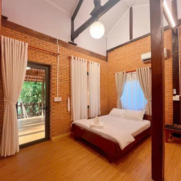 Green Bamboo Lodge 2, hótel í Tân Phú