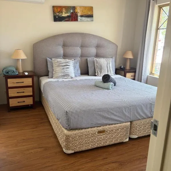 SPACIOUS JANDAKOT HOUSE FOR FAMILY AND BUSINESs, viešbutis Perte