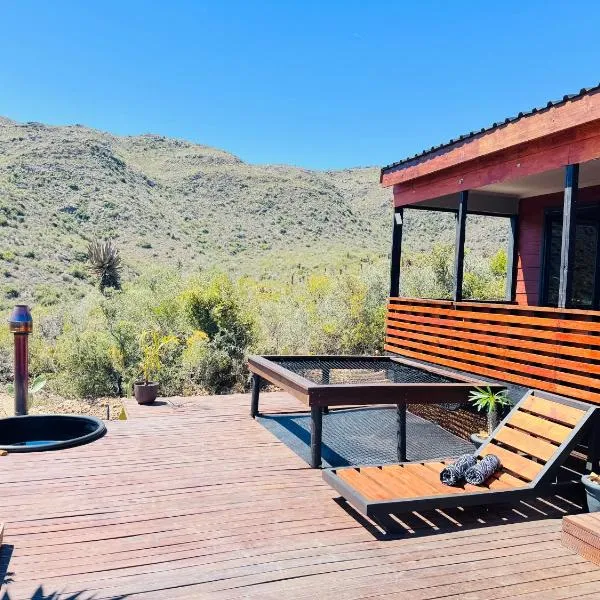 Matilo Cabins - Cactus Deck with Hot-tub and Fireplace, hotel i Calitzdorp