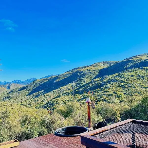 Matilo Cabins - Cactus Deck with Hot-tub and Fireplace, hotel in Calitzdorp