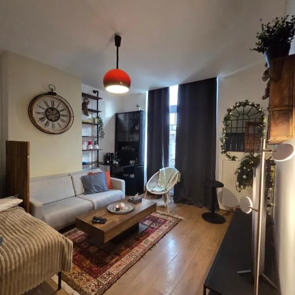 Pb155, balcony with street view, Hotel in Brüssel