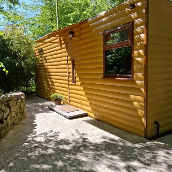 The Swallow's Return LogCabin, Carlingford, A91D954, hotel en Carlingford