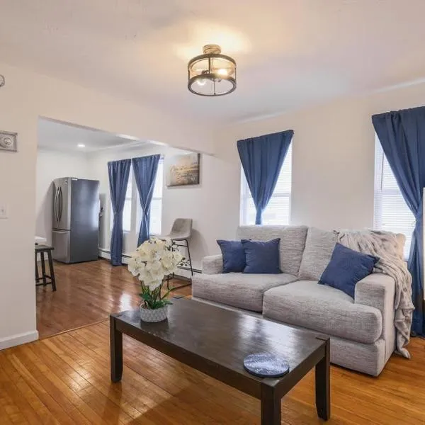 Cozy Room in the City of Worcester, хотел в Устър