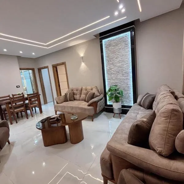 Cozy two bedroom apartment in Sheraton Al Matar، فندق في القاهرة