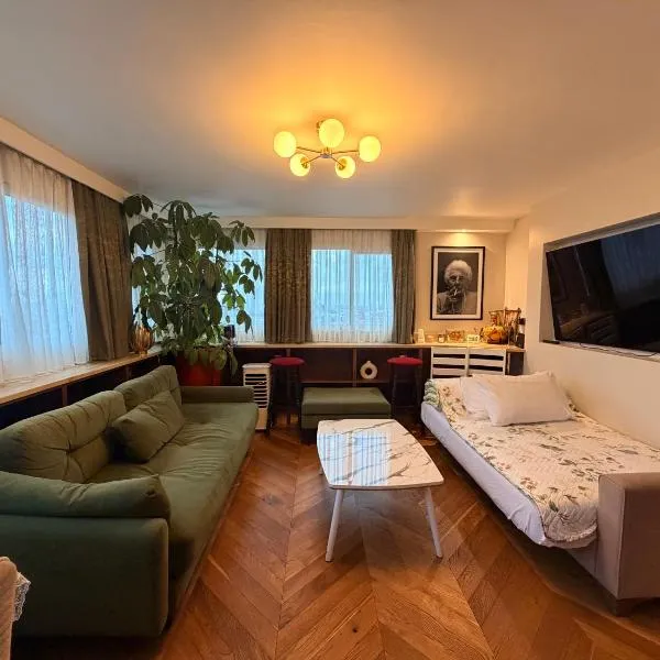 Soho Skyline Apartment - 360 views of landmarks, hotel i London