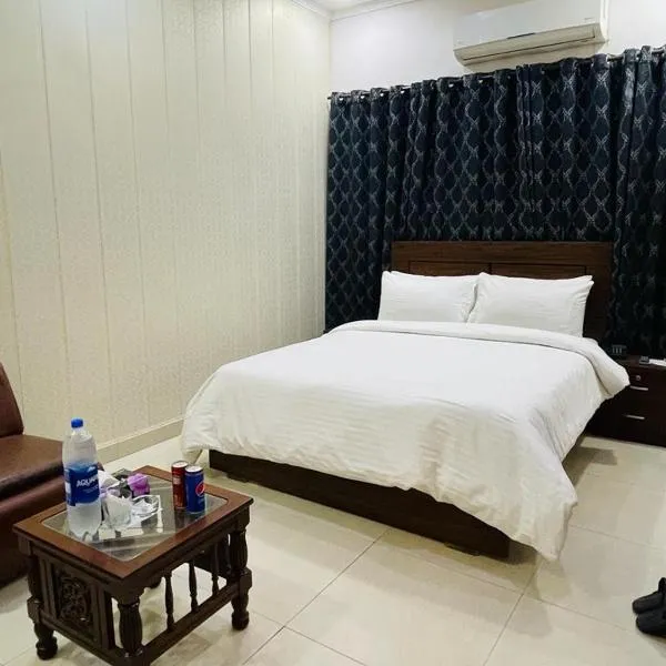 Karachi में, होटल The Lodge Inn