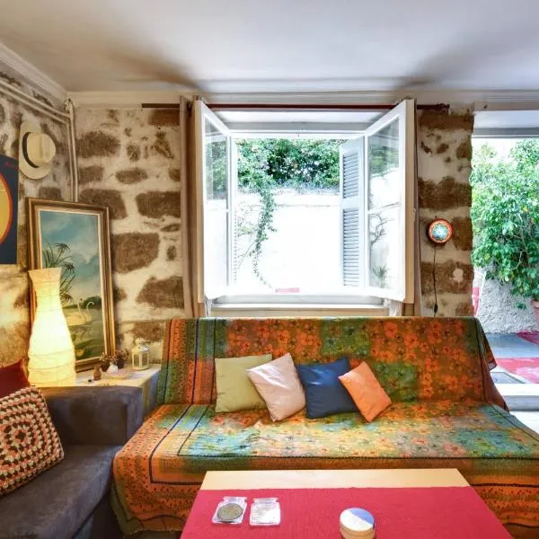 Charming Stone house, 500 meters to Acropolis, khách sạn ở Athens