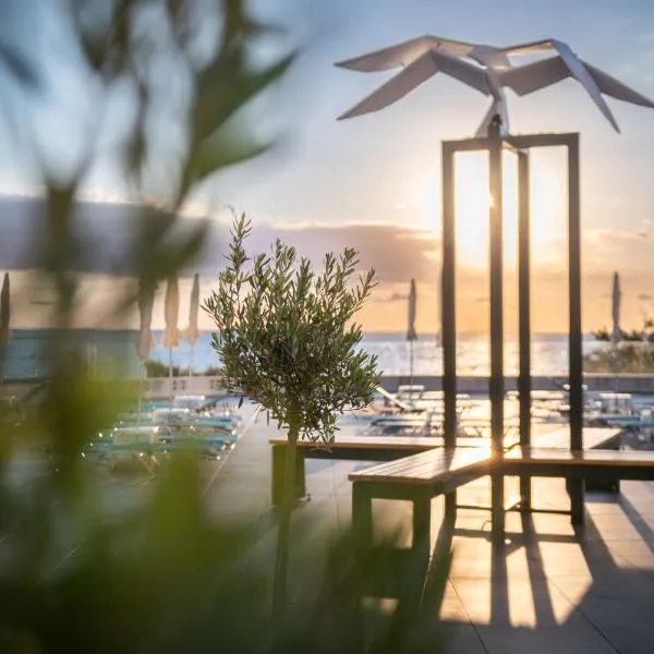 Astoria by Astoria Collection- All Inclusive & Private Beach Club、ゴールデン・サンズのホテル