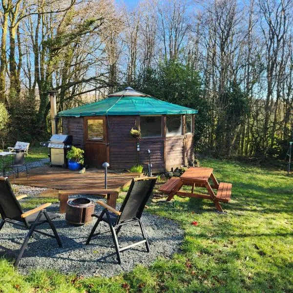 Galtee Glamping in wooden yurt, hotel i Mitchelstown