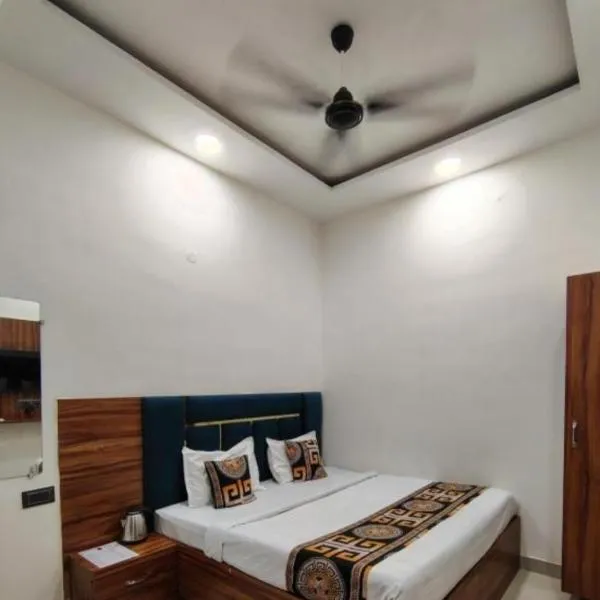 Aastha view inn, отель в Амритсаре